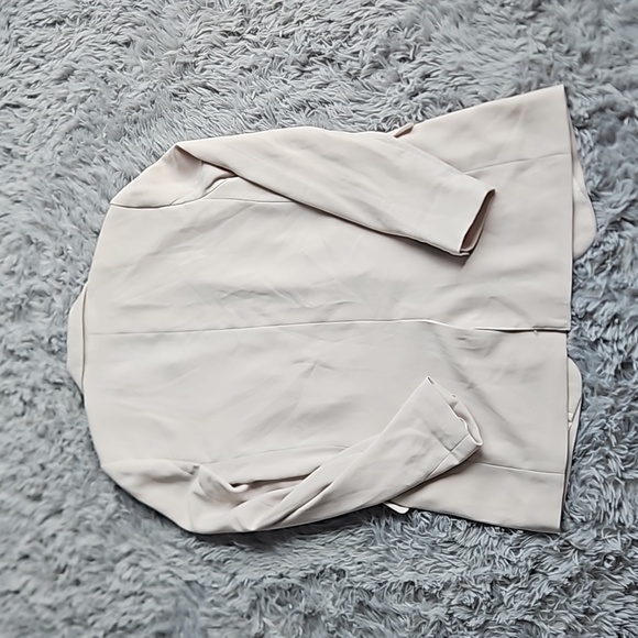 Blazer - Picture 6 of 6